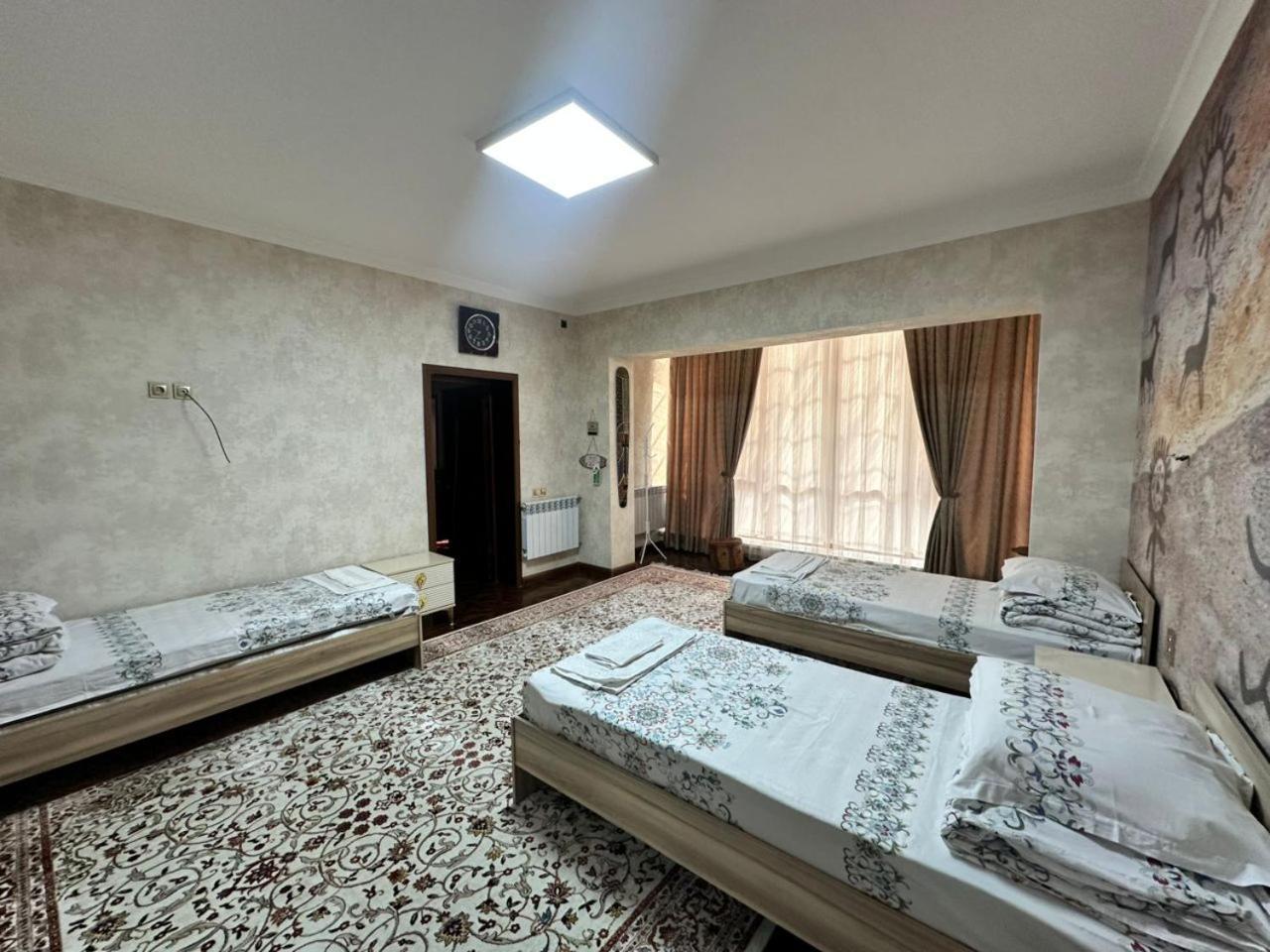 A Pousada Sultan Saray Osh Exterior foto