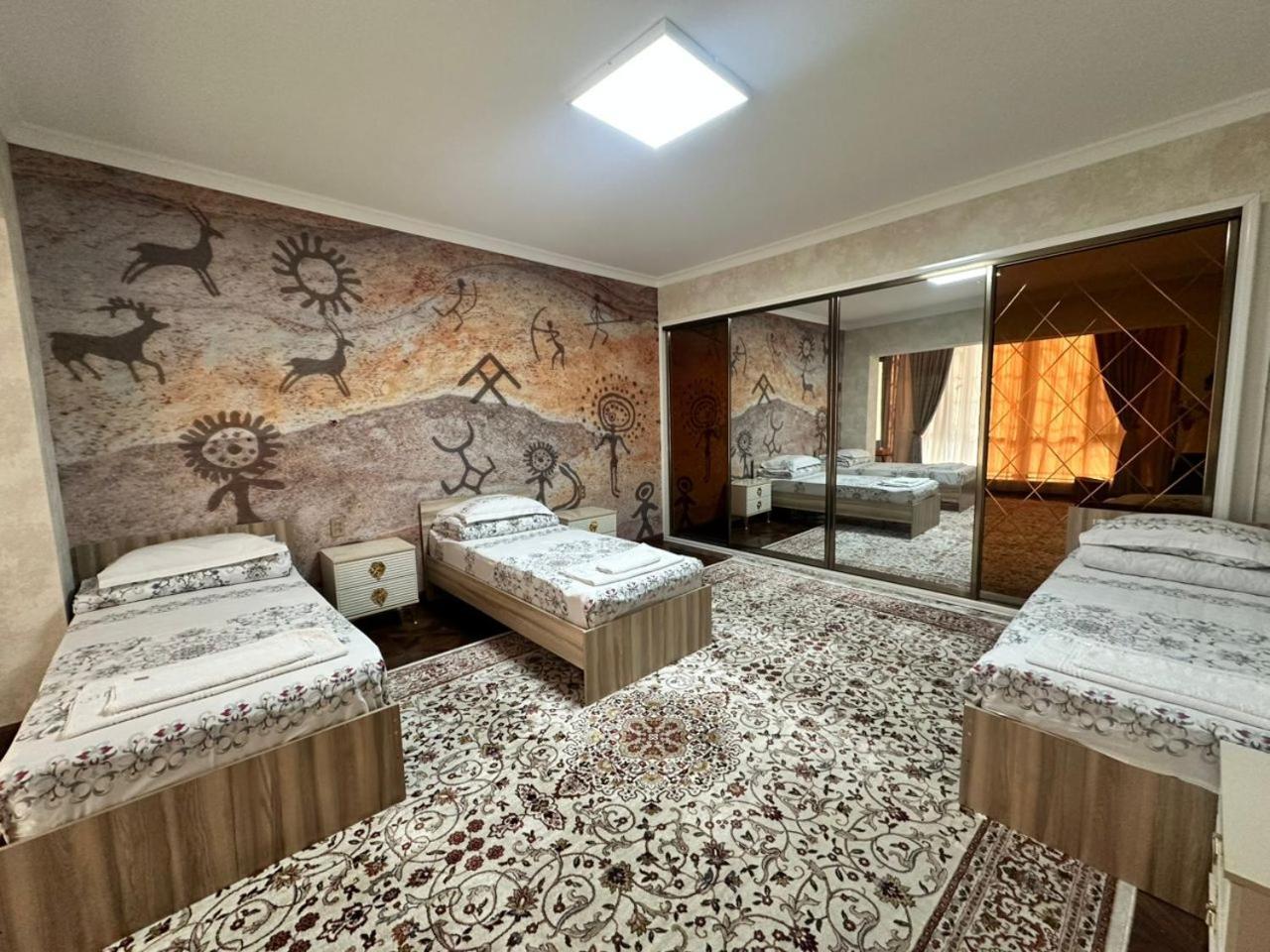 A Pousada Sultan Saray Osh Exterior foto