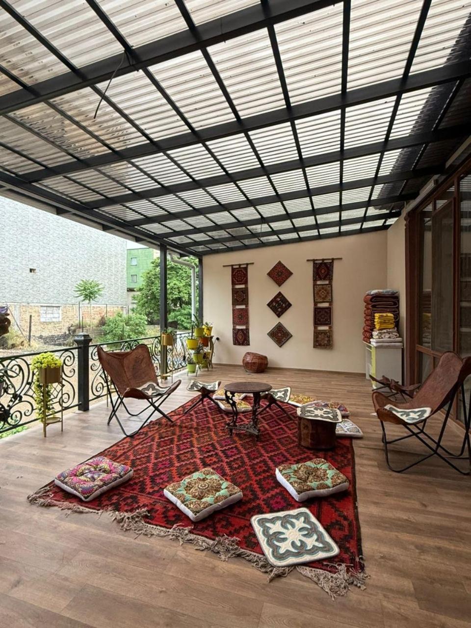 A Pousada Sultan Saray Osh Exterior foto